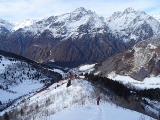 La traccia che segue il costone poi volta a sx rientrando nella Valle dell'Asta fino a Lizzola.
