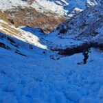 Attraversamento di una delle molte valanghe