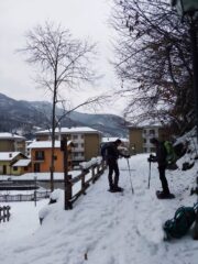 Ciaspole ai piedi alla partenza da Robilante