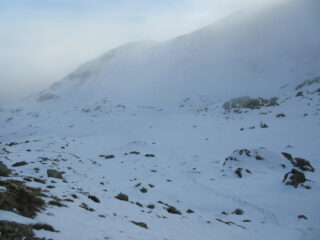 al centro il laghetto ghiacciato