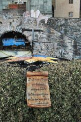 Ode al mulo sulla Piazzetta della Chiesa a Verdobbio, scendendo a Sordevolo