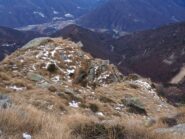L'ultimo tratto di salita visto dalla cima.
