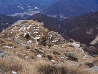 L'ultimo tratto di salita visto dalla cima.