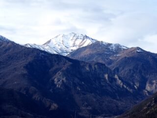 Una bella montagna, probabilmente il Becco dell'Aquila.