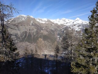 Rilievi sopra Brusson (zona Palasina e Corno Bussola).