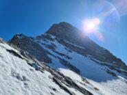 Primo tratto di cresta, si passa prima sulla placca nevosa e poi dietro la cresta su misto delicato