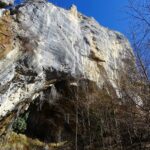 Cascatella e pareti di arrampicata