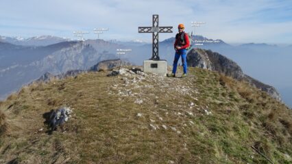Usciti dalla ferrata in breve si è in vetta al Corno di Canzo occid. 1378mt.
