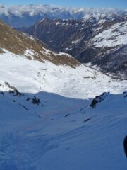 A metà canale.