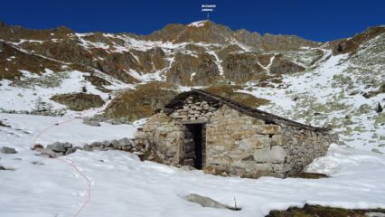 Baita Cadelle in discesa sul versante sud.