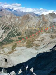 In rosso il percorso di salita indicato partendo da merendioux, in giallo il ritorno passando per Pera Picolla 