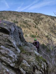 Sperone nord della Cima Fontanaccia: Luca alle prese con lo spuntone terminale del secondo tiro