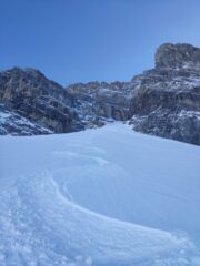 Curve in discesa, nella parte inferiore del canale