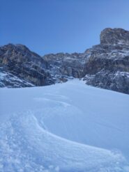 Curve in discesa, nella parte inferiore del canale