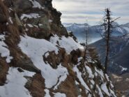 Uno dei due passagi critici sul pendio ad Ovest della cresta 