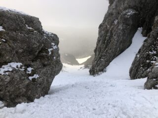 Si ritorna dentro le nubi, ma il sole sta per uscire anche in basso.