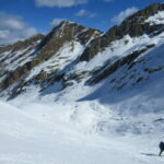 Mone Tonale al centro e via di salita