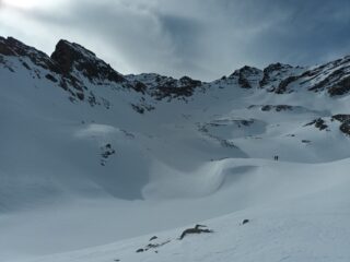 In salita: al centro, sulla destra il Gran Roc