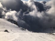 in discesa dentro la rava ambiente apocalittico.