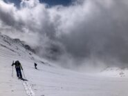 Buchiamo le nubi. Felicità.