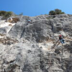 Le due generazioni a sinistra e Piedi dell'Elefante a destra