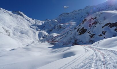 La traccia dal vallone di Ciosil, vista dal basso.
