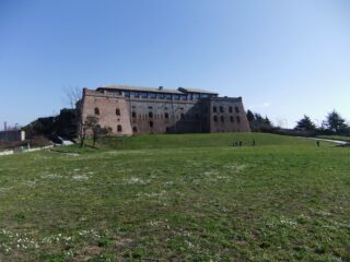 Nel cortile di Forte Begato