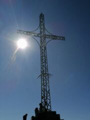 il sole spende sulla cima