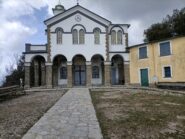 Il santuario alla fine della scalinata