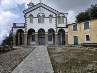 Il santuario alla fine della scalinata