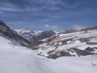 Verso il Vallone del Rui sovrastato dalla Testa di Malacosta