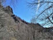 Rocca Lusoira sulla dx, più bassa.