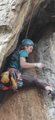 Leonie nel diedro camino di The SKull