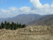 In fondo il Monte Spinarda (m.1357) da sopra il San Bernardo