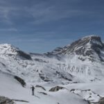 Alle spalle una spelacchiata C. delle Saline