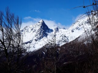 Uja di Mondrone dai pressi della cima con la Ciamarella che tenta di farsi vedere.
