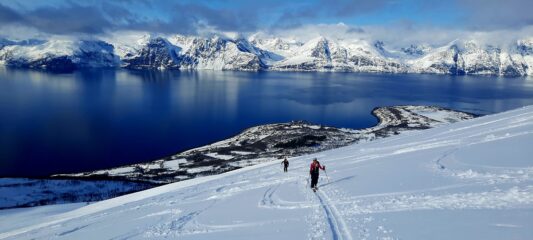 Salita con vista sul Lyngenfjord