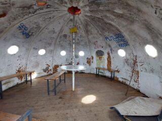 Monte Due Mani: il bivacco.