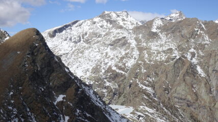 Dalla vetta il lago Lazin ancora gelato