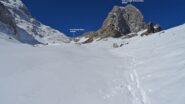 Ci precede un solitario skialp, che farà retrofront appena sotto al P.so di Corna Piana.