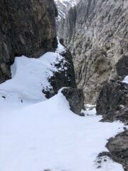 La neve nel canalino di discesa