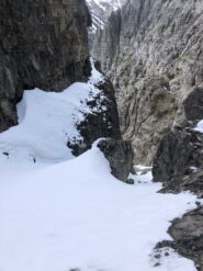 La neve nel canalino di discesa