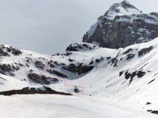 canalino ripido di discesa divertente con questa neve smollata.