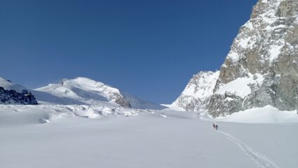 Salendo sull'Allalingletscher, Stralhorn a sx e Rimpfishorn a dx