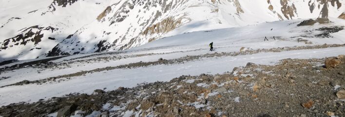 Scendendo: i primi metri sono da scendere sul percorso della stradina