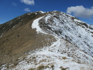 la cresta per la Cima dell'Angiolino e il Monte Vaccarezza