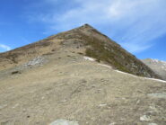 dai pressi del colle la ripida dorsale finale del Monte Costigliole