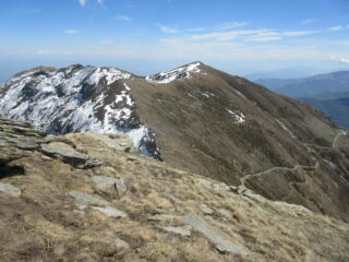scendendo dal Costigliole a destra la Punta Vergia