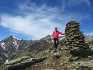 Cippo sull'anticima. A sn il Cournour.