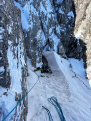 Uscita dal diedro-camino 